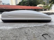 白色車頂行李箱