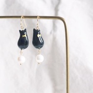 TeaTime 純黑貓咪金色領結+淡水珍珠 耳環