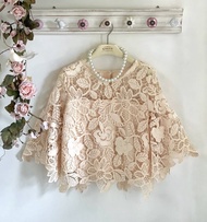 เสื้อลูกไม้เนื้อผ้าคอตตอนลายฉลุสวยมาก ๆ ใส่เข้ากับผ้านุ่งแต่งไทย ❤️ มี 3 สี ครีม เขียว ชมพู เรโทรสไต