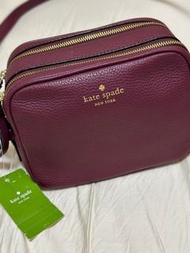 KATE SPADE 雙層相機斜背包（全新瑕疵品）