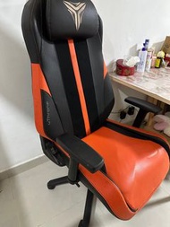 uThrone 電競按摩椅