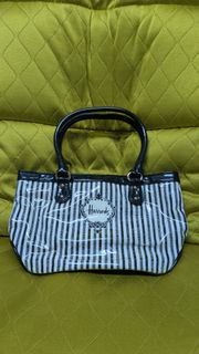英國 Harrods 經典黑白條紋手挽袋 PVC 防水袋 Harrods Classic Black & White Striped Vinyl Tote Bag / Handbag