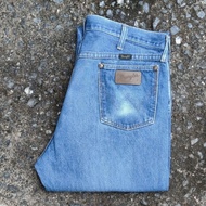 W30/35 Second-Hand Wrangler Jeans Model 13MWZ Actual Waist Measurement 35" Total Length 45.5" Leg Bo