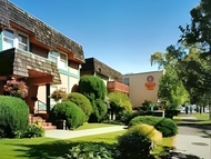 海爾姆斯酒店 (Helm's Inn)