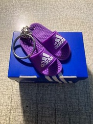 愛迪達adidas紫色拖鞋吊飾（附鞋盒）