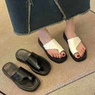 【 online_ph】Summer Fashion One finger Style Thick Soled Flat Rubber Slipper A88