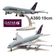 Diecast Aircraft Qatar Airways Airbus A380 19 cm 1:400