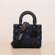 Lady Dior 戴妃包 四格 黑色 皮革C 磨砂釦 2021