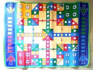 賣咗了 賣咗了 賣吃了 超大133x100cm 30年前買下收藏 ＞先下拍 才回覆ㄑ 飛行棋地氈 防水軟墊地氈 堅固耐用富彈性 小朋友跑跑跳跳減低撞傷腳踭風險 適合大部分家庭客廳裝飾、遊戲和使用, 色