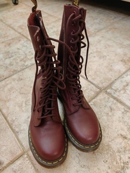 Dr. Martens 14洞櫻桃紅長靴