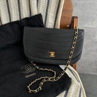 Chanel 香奈兒 復古黑金半月形 CF 口蓋鏈條包