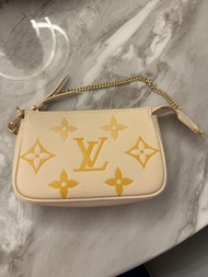 Louis Vuitton LV Mini Pochette Accessoires
