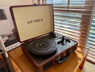 🇺🇸Victrola Vintage Journey Suitcase Turntable with Built-in Speakers復古紅棕黑膠唱片機手提箱便攜藍牙唱盤全新現貨