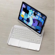 Others - 適用iPad Air4/Air5 10.9" 旋轉鍵盤保護套 觸控板 7色背光藍牙鍵盤保護套[銀色]