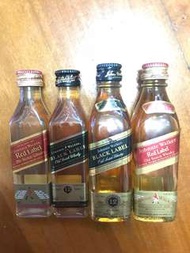 Johnnie walker 酒版，兩支玻璃瓶兩支膠瓶，多年珍藏1套4支300元😍😍，有意聯繫。