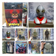 1 )全新400% GODZILLA 哥斯拉 BEARBRICK $850  2）二手ULTRAMAN ULTRA SEVEN 咸蛋超人胸象$499/隻 3)全新ZOIDS 索斯機械獸IRON KON