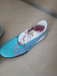 Nike Phantom GT 足球鞋