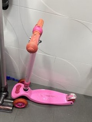 Hello Kitty 粉紅色兒童滑板車