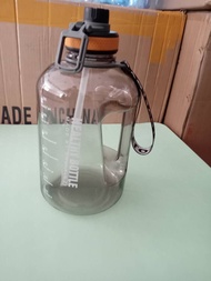 Water Bottle 2200ml Comes with straw