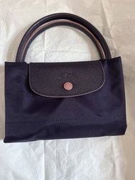 全新 Longchamp Le Pliage Club M 短柄手袋 Myrtille 深紫色