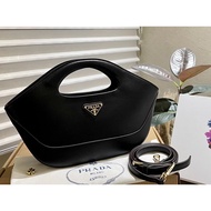 One Yuan Pack 31BB082 The World Is This Triangle Bowling Bag Using Imported Calfskin Four Colors Ava