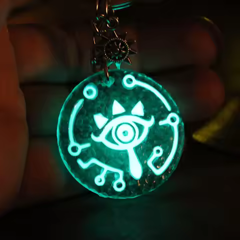 The eyes of The Sheikah Pendant Key Chains Zeldas key ring Glow In The Dark Charming