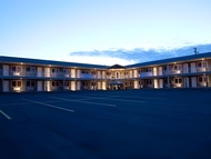 岸邊套房酒店 (Shoreside Inn &amp; Suites)