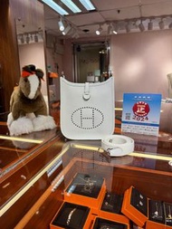 ✨門市現貨 無需預約✨ Mini Evelyne New white 新白色銀扣