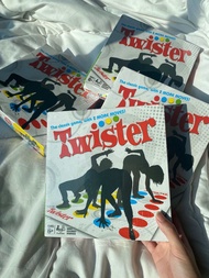 Fun Twister Board Game เกมส์ทวิสเตอร์ บอร์ดเกมส์ เล่นสนุกๆไปกับเพื่อนๆ พร้อมคู่มือการเล่นในกล่อง