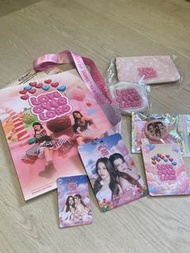 [泰星週邊]  Freen Becky 曼谷場330 Love overload 見面會 VIP福利週邊  ( 包親簽A3海報、小卡10張、特別版入場吊牌、膠咭、相簿etc〕freenbecky