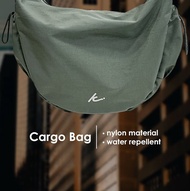 KIM&CO. ORIGINAL - CARGO BAG(KCBT005) กระเป๋า Crossbody Bag มี 5 สี ผ้าสะท้อนน้ำ