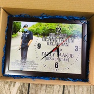 JAM BERGAMBAR CUSTOM SIZE A4 JAM MEJA JAM POTRET KENANGAN
