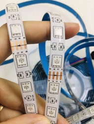 Cuộn Led dây dán ( không Chống nước Led trong nhà ) 12V 5050 RGB đổi nhiều màu cuộn dài 5 mét có keo