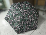 全新『購自英國』英國品牌 Totes 摺遮 綠色葉仔圖案 樹葉 雨傘縮骨遮摺疊傘Umbrella縮骨遮單人 短遮 防風 雨傘晴雨兼用折疊傘防UV短傘 摺傘晴雨兼用防曬三折晴雨兩用傘 Fully Ret