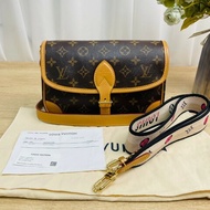 Gyj FZ 專櫃價6.9折！LV  Diane PM 經典老花 帆布塗層 腋下包法棍包手提斜挎單肩包