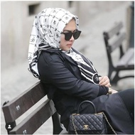 Hijab Voal Motif Syahrini Signature Black Segi Empat Signature Pasmina