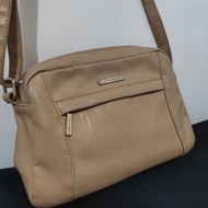 Jovanni sling bag (Tan)