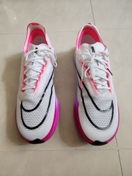 Nike ZoomX Streakfly 跑鞋