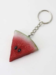 1個創意樹脂西瓜鑰匙扣,配有逼真的食物和女性魅力,是送給朋友和水果店紀念品的理想禮物