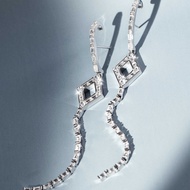 SWAN - The Laurence Long Earring ต่างหูเงินแท้ ฝังเพชร CZ ดีไซน์หรูระย้ายาว ใส่แล้วหน้าเรียวดูแพง