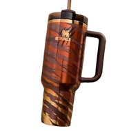 กระติกน้ำ Stanley รุ่นใหม่ 2025 - กระติกลายเสือและเลopard เก็บความเย็นได้นาน 40oz แก้วใส่รถ เหมาะสำห