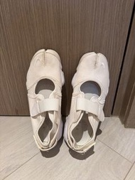 Nike Air Rift 白色忍者鞋