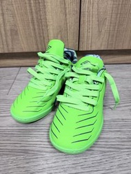 Umbro LOGO JNR IC 螢光綠兒童足球鞋