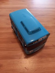 這是一個「小巴士Tayo」系列的藍色小巴「Tayo」玩具車。