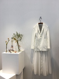 防潑水白色修腰西裝外套