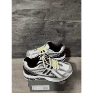 Men's Sneakers 1906R Silver Metallic Black