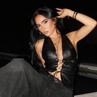 เสื้อครอปหนังสังเคราะห์สำหรับใส่ไปเที่ยวกลางคืน คอ halter สไตล์ตะวันตก ผูกเชือกด้านหน้า สไตล์ Ibiza 