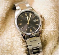 Montres Company 香港註冊公司(33年老店) 卡西歐 CASIO 情侶錶 情侶裝 不鏽鋼錶帶 條字 黑金色 MTP1302 MTP1302D MTP-1302 MTP-1302D MTP