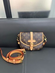 Lv Saumur BB
雙子星老花小號馬鞍包
