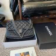 Chanel香奈兒XXL黑銀多鏈條滾邊cf機場包